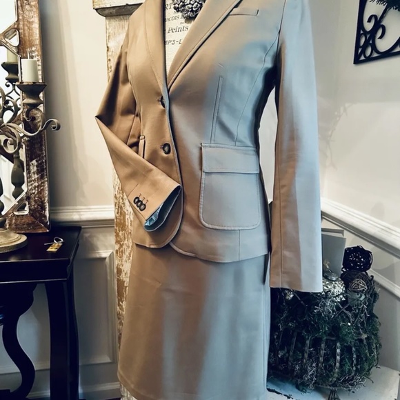 Banana Republic 2-Piece Women's Dark Taupe Skirt Suit Size: 2 NWT  $238 - Picture 4 of 14